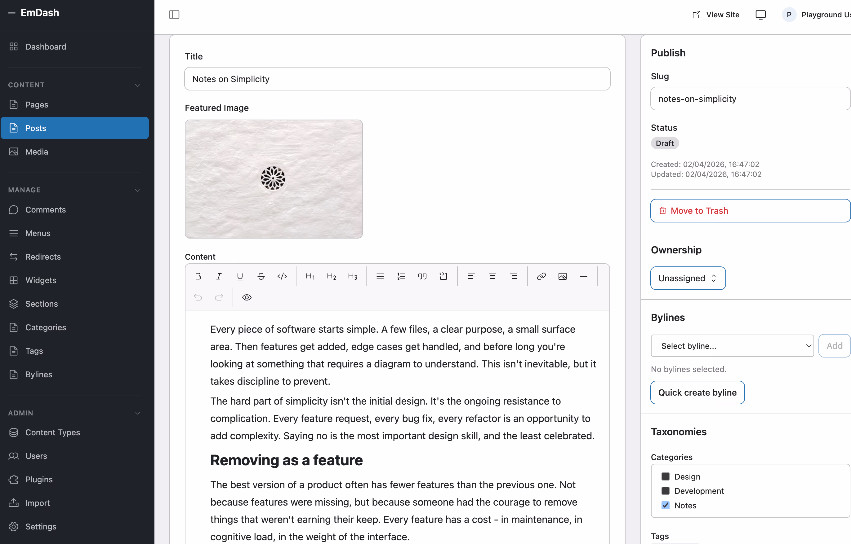 Edytor postów EmDash CMS z paskiem narzędzi, obrazem wyróżniającym i panelem taksonomii