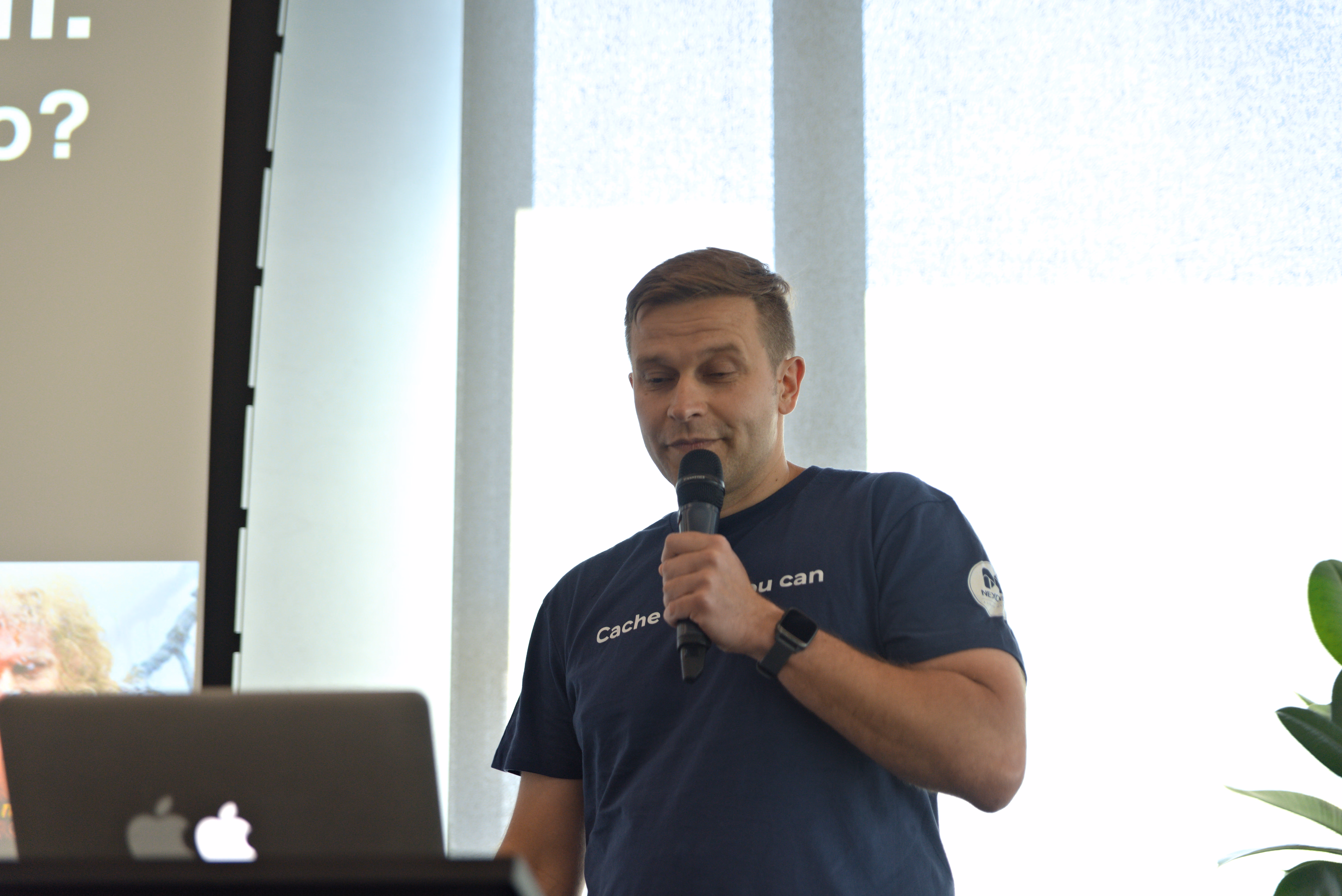 Kompletny przewodnik migracji witryny WordPress. Dowiedz się, jak bezpiecznie przenieść swoją witrynę WordPress, zmienić domenę, ulepszyć hosting i uniknąć typowych pułapek migracyjnych.